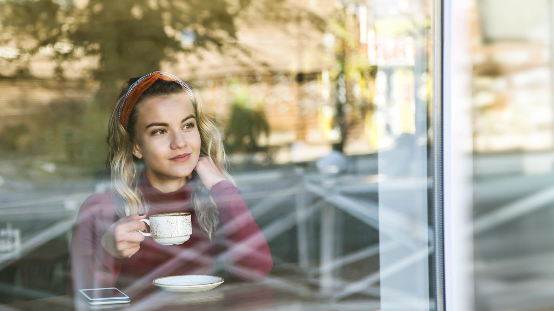 Miljonäärinä eläkkeelle? Säästäminen ja sijoittaminen kiinnostaa nuoria, mutta miten päästä alkuun?